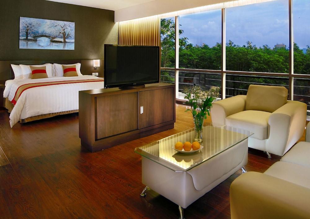 Aston Jember Hotel & Conference Center Kültér fotó