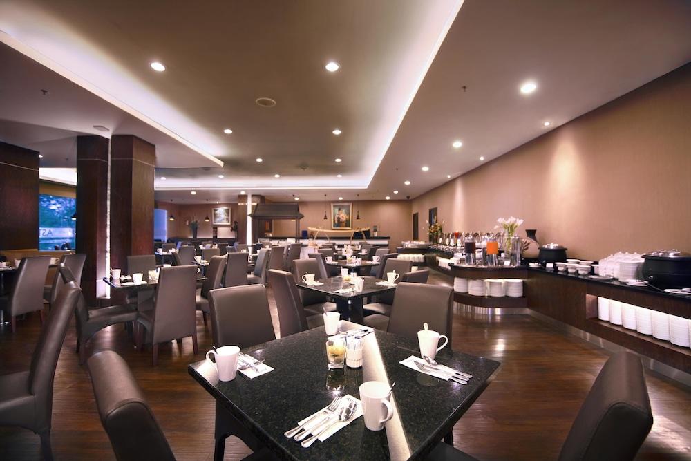 Aston Jember Hotel & Conference Center Kültér fotó